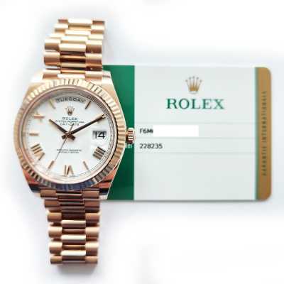 Rolex Day-Date 40mm in rose gold with white Roman dial